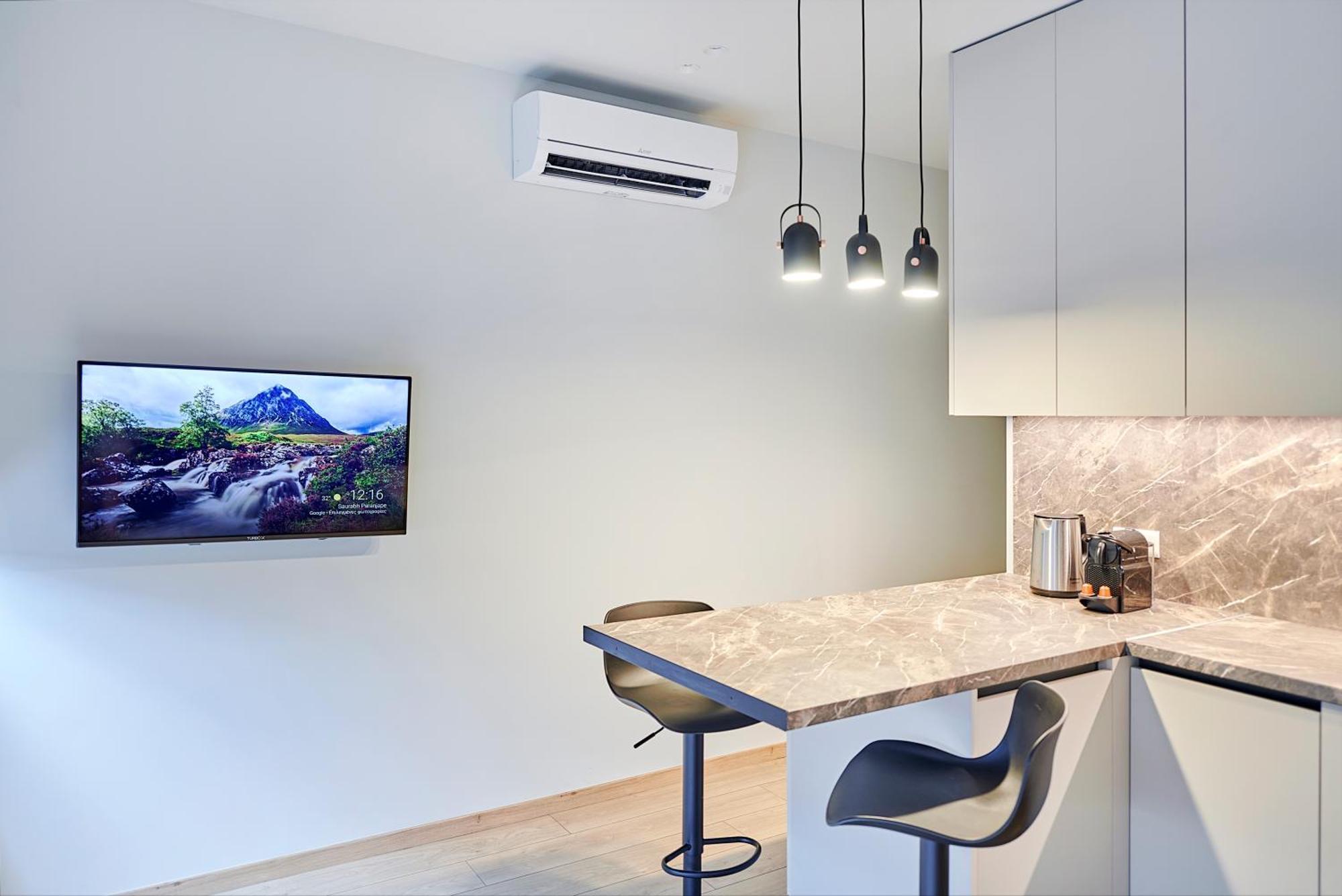 Apartment City-center In Vibrant Monastiraki, *